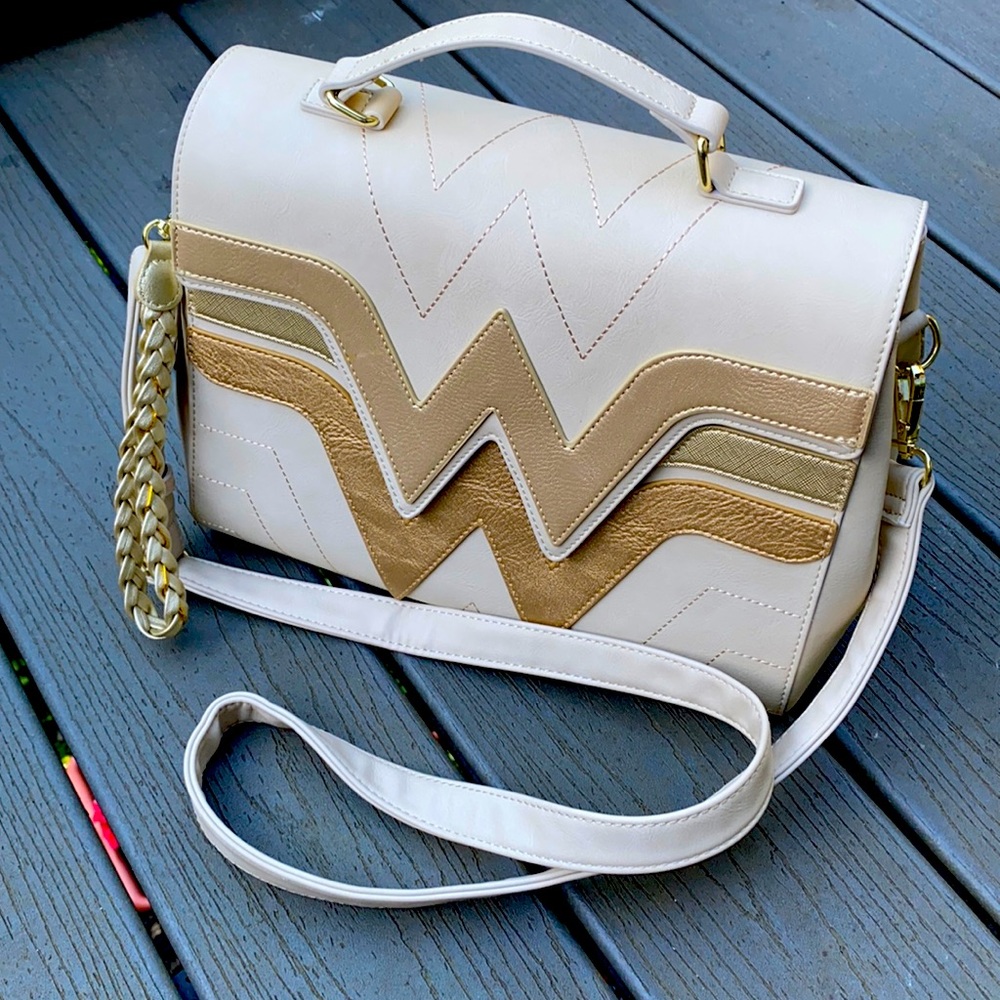 NWOT Wonder Woman Loungefly Satchel Purse